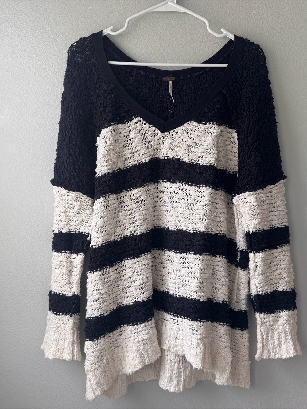 Free People Navy & Cream Striped V-Neck Open Knit Sweater Sz Medium